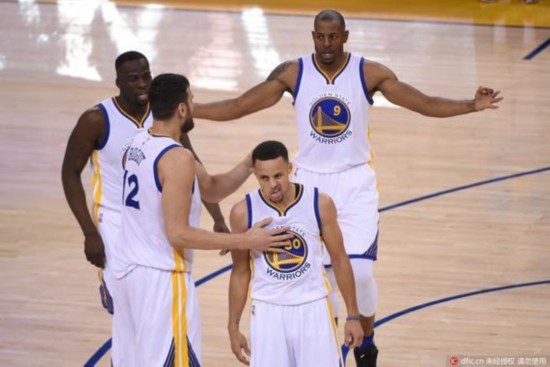 并向他发出 并向他发出