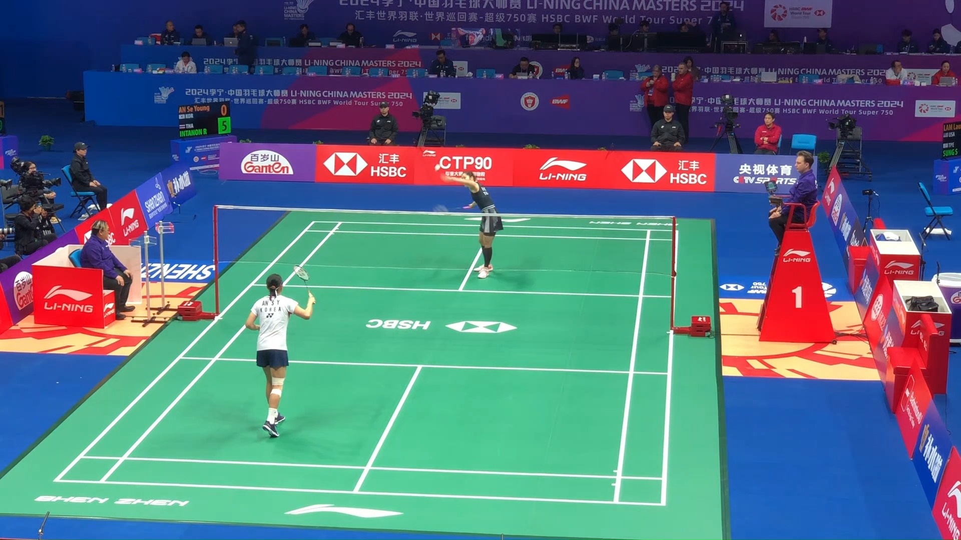 对进攻球员 对进攻球员