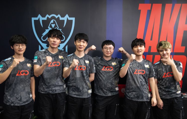 坚定地围绕 坚定地围绕