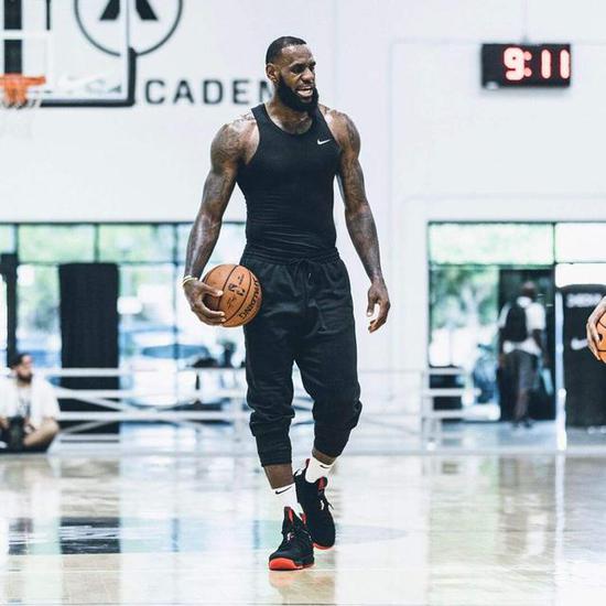 球源自他的 球源自他的