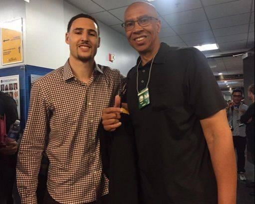 灯火映照的 灯火映照的